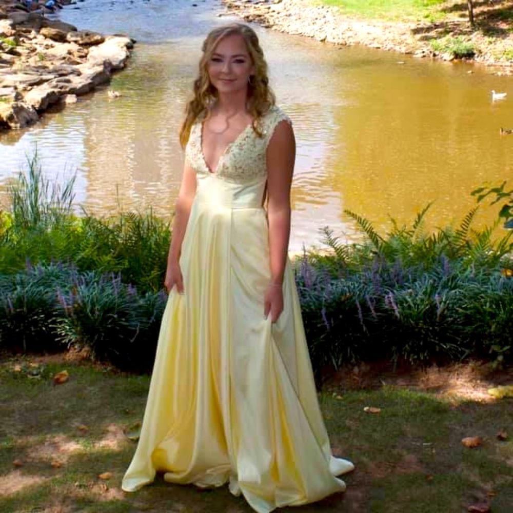 Sherri Hill prom dress size 2
